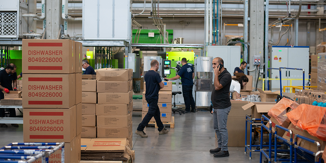 How to Work Safely in Warehouses and Reduce Employee Accidents